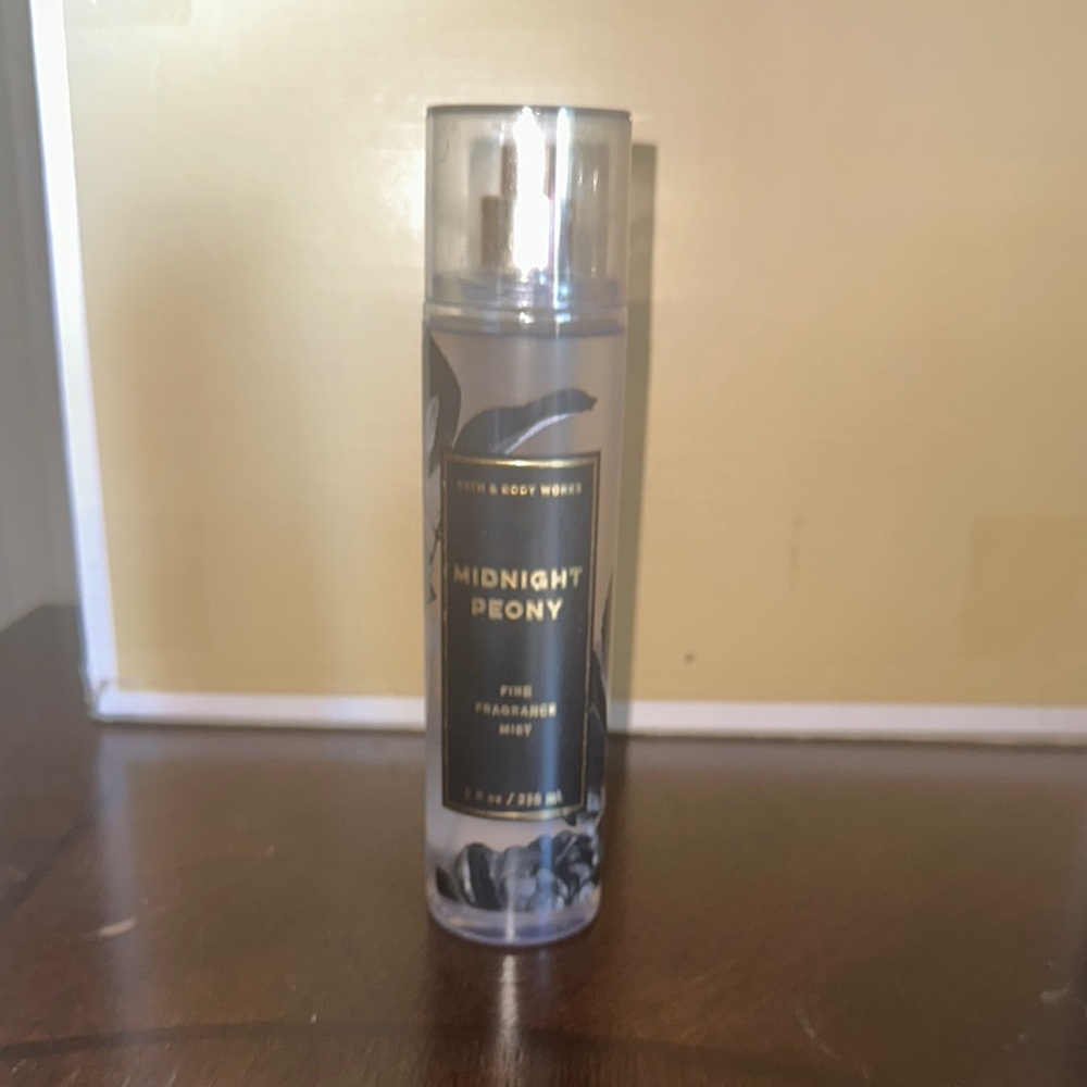 Bath & Body Works Midnight Peony Mist - Black and Gold